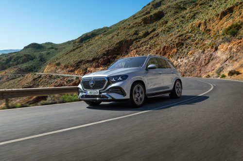 2026 Mercedes-Benz GLE, GLS facelifts – full-width Superscreen, 4.0L flat-plane V8; 585 PS AMG PHEV