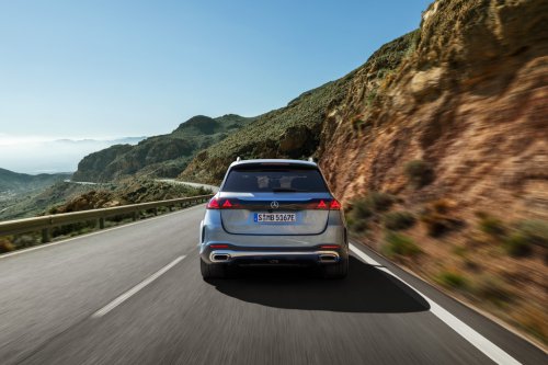 2026 Mercedes-Benz GLE, GLS facelifts – full-width Superscreen, 4.0L flat-plane V8; 585 PS AMG PHEV