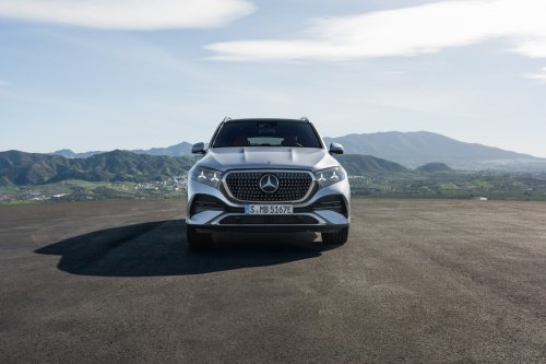 2026 Mercedes-Benz GLE, GLS facelifts – full-width Superscreen, 4.0L flat-plane V8; 585 PS AMG PHEV