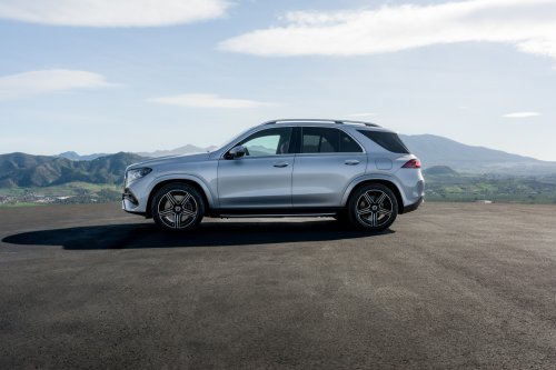 2026 Mercedes-Benz GLE, GLS facelifts – full-width Superscreen, 4.0L flat-plane V8; 585 PS AMG PHEV