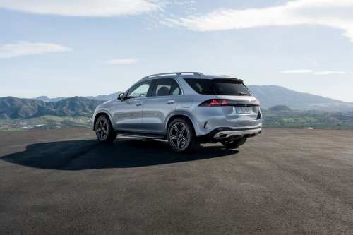 2026 Mercedes-Benz GLE, GLS facelifts – full-width Superscreen, 4.0L flat-plane V8; 585 PS AMG PHEV