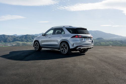 2026 Mercedes-Benz GLE, GLS facelifts – full-width Superscreen, 4.0L flat-plane V8; 585 PS AMG PHEV