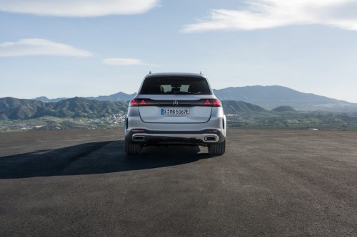 2026 Mercedes-Benz GLE, GLS facelifts – full-width Superscreen, 4.0L flat-plane V8; 585 PS AMG PHEV