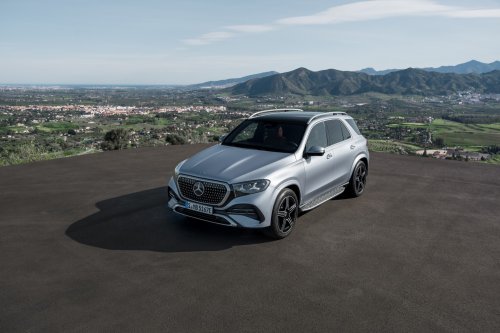 2026 Mercedes-Benz GLE, GLS facelifts – full-width Superscreen, 4.0L flat-plane V8; 585 PS AMG PHEV