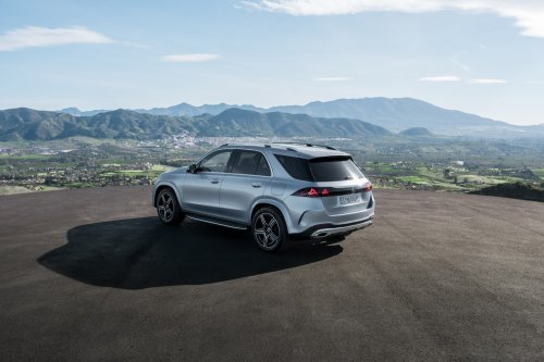 2026 Mercedes-Benz GLE, GLS facelifts – full-width Superscreen, 4.0L flat-plane V8; 585 PS AMG PHEV