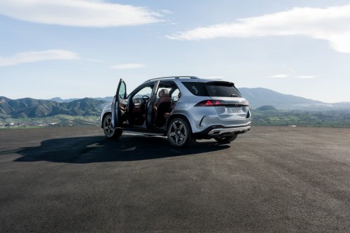 2026 Mercedes-Benz GLE, GLS facelifts – full-width Superscreen, 4.0L flat-plane V8; 585 PS AMG PHEV