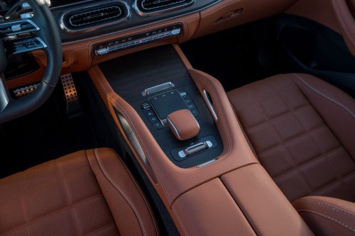 2026 Mercedes-Benz GLE, GLS facelifts – full-width Superscreen, 4.0L flat-plane V8; 585 PS AMG PHEV