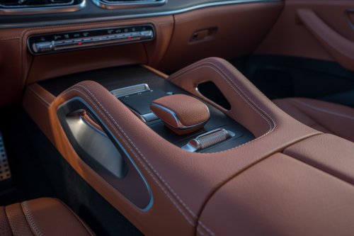 2026 Mercedes-Benz GLE, GLS facelifts – full-width Superscreen, 4.0L flat-plane V8; 585 PS AMG PHEV