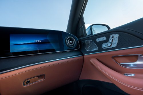 2026 Mercedes-Benz GLE, GLS facelifts – full-width Superscreen, 4.0L flat-plane V8; 585 PS AMG PHEV