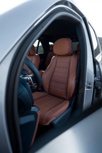 2026 Mercedes-Benz GLE, GLS facelifts – full-width Superscreen, 4.0L flat-plane V8; 585 PS AMG PHEV