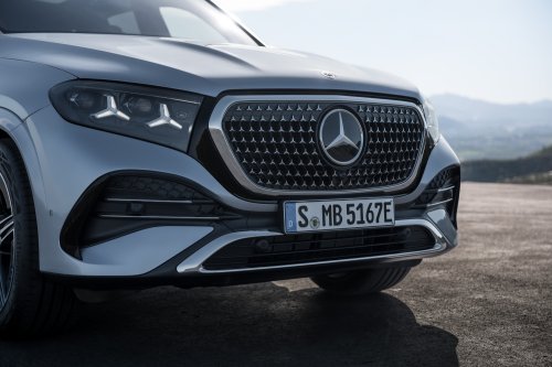 2026 Mercedes-Benz GLE, GLS facelifts – full-width Superscreen, 4.0L flat-plane V8; 585 PS AMG PHEV