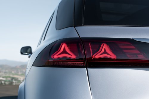 2026 Mercedes-Benz GLE, GLS facelifts – full-width Superscreen, 4.0L flat-plane V8; 585 PS AMG PHEV