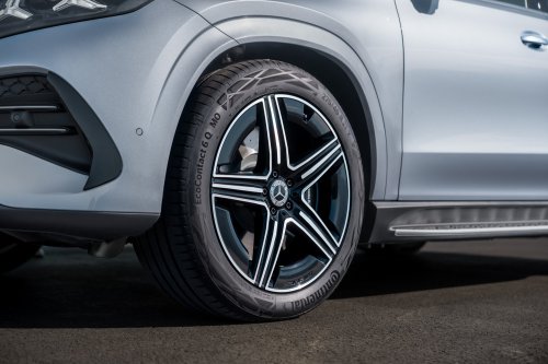 2026 Mercedes-Benz GLE, GLS facelifts – full-width Superscreen, 4.0L flat-plane V8; 585 PS AMG PHEV