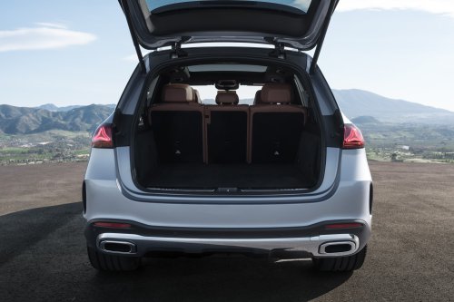 2026 Mercedes-Benz GLE, GLS facelifts – full-width Superscreen, 4.0L flat-plane V8; 585 PS AMG PHEV