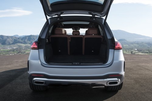 2026 Mercedes-Benz GLE, GLS facelifts – full-width Superscreen, 4.0L flat-plane V8; 585 PS AMG PHEV