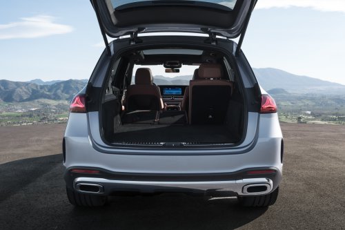 2026 Mercedes-Benz GLE, GLS facelifts – full-width Superscreen, 4.0L flat-plane V8; 585 PS AMG PHEV