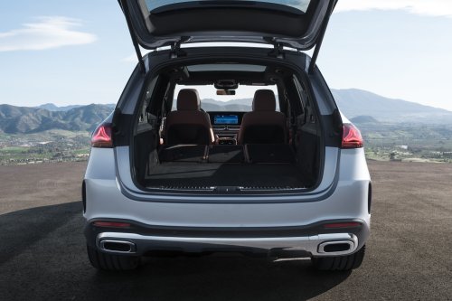 2026 Mercedes-Benz GLE, GLS facelifts – full-width Superscreen, 4.0L flat-plane V8; 585 PS AMG PHEV