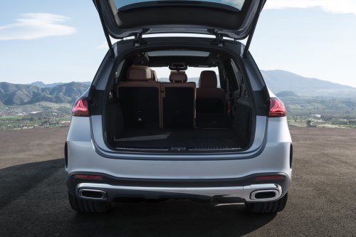 2026 Mercedes-Benz GLE, GLS facelifts – full-width Superscreen, 4.0L flat-plane V8; 585 PS AMG PHEV