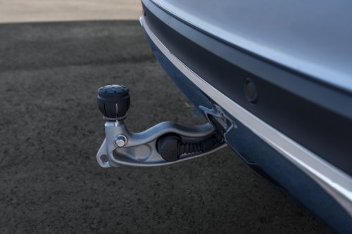 2026 Mercedes-Benz GLE, GLS facelifts – full-width Superscreen, 4.0L flat-plane V8; 585 PS AMG PHEV