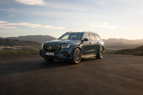 2026 Mercedes-Benz GLE, GLS facelifts – full-width Superscreen, 4.0L flat-plane V8; 585 PS AMG PHEV