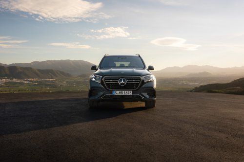 2026 Mercedes-Benz GLE, GLS facelifts – full-width Superscreen, 4.0L flat-plane V8; 585 PS AMG PHEV
