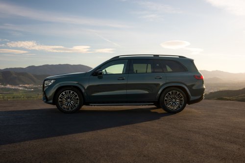 2026 Mercedes-Benz GLE, GLS facelifts – full-width Superscreen, 4.0L flat-plane V8; 585 PS AMG PHEV