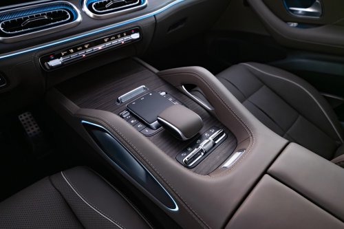 2026 Mercedes-Benz GLE, GLS facelifts – full-width Superscreen, 4.0L flat-plane V8; 585 PS AMG PHEV