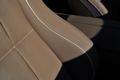 2026 Mercedes-Benz GLE, GLS facelifts – full-width Superscreen, 4.0L flat-plane V8; 585 PS AMG PHEV