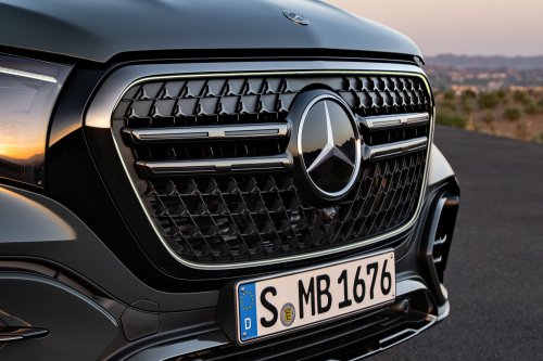 2026 Mercedes-Benz GLE, GLS facelifts – full-width Superscreen, 4.0L flat-plane V8; 585 PS AMG PHEV