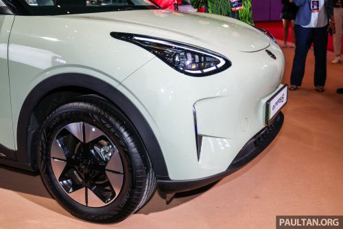 Proton eMas 5 gets new Jade Green colour – available on Prime and Premium with dark interior, same price