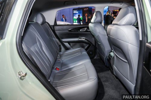 Proton eMas 5 gets new Jade Green colour – available on Prime and Premium with dark interior, same price