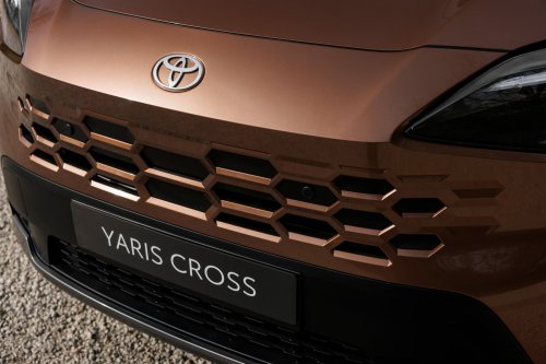 2026 Toyota Yaris Cross for Europe debuts – 1.5L NA 3-cylinder hybrid, up to 130 PS, new GR Sport variant