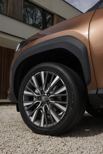 2026 Toyota Yaris Cross for Europe debuts – 1.5L NA 3-cylinder hybrid, up to 130 PS, new GR Sport variant