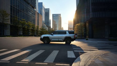 Denza B8 launched in Malaysia – 2.0T PHEV 4×4, 612 PS/760 Nm, DiSus-P, 6/7 seats, RM459k to RM519k