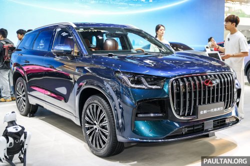 Jaecoo J8 facelift in Beijing – 30-inch 6K touchscreen, 23 speakers, smaller screen for global markets?