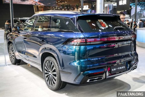 Jaecoo J8 facelift in Beijing – 30-inch 6K touchscreen, 23 speakers, smaller screen for global markets?