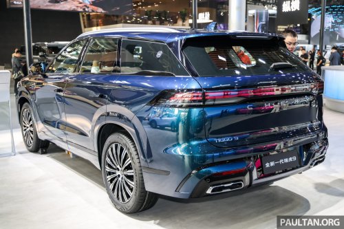 Jaecoo J8 facelift in Beijing – 30-inch 6K touchscreen, 23 speakers, smaller screen for global markets?