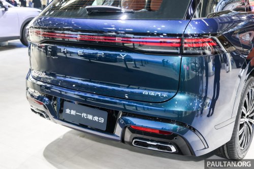 Jaecoo J8 facelift in Beijing – 30-inch 6K touchscreen, 23 speakers, smaller screen for global markets?