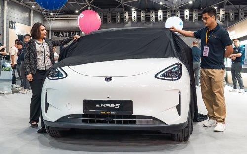 Proton eMas 5 launched in Singapore – same specs as Malaysia; Premium only priced at RM495k with COE
