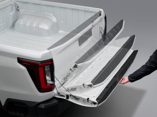 2026 Toyota Hilux launched in Japan – Thai-made Travo pick-up, high-spec 2.8L diesel, fr RM124k