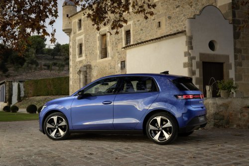Volkswagen ID. Polo debuts – FWD hatchback with up to 211 PS, 105 kW DC charging, 454 km range WLTP