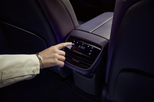 Mazda CX-6e – global EZ-60 is EV-only with 190 PS, 484 km WLTP range, 195 kW DC fast charging