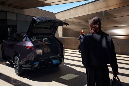 Mazda CX-6e – global EZ-60 is EV-only with 190 PS, 484 km WLTP range, 195 kW DC fast charging