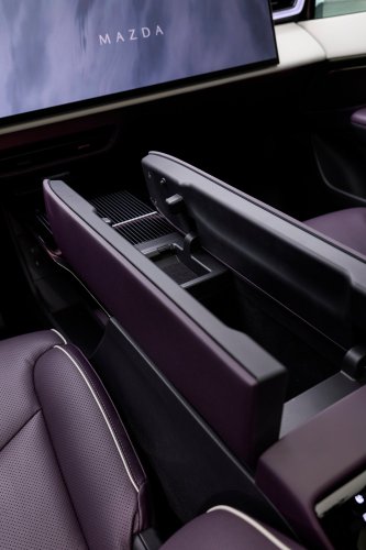 Mazda CX-6e – global EZ-60 is EV-only with 190 PS, 484 km WLTP range, 195 kW DC fast charging