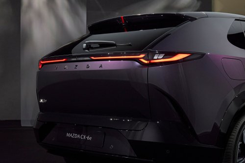 Mazda CX-6e – global EZ-60 is EV-only with 190 PS, 484 km WLTP range, 195 kW DC fast charging