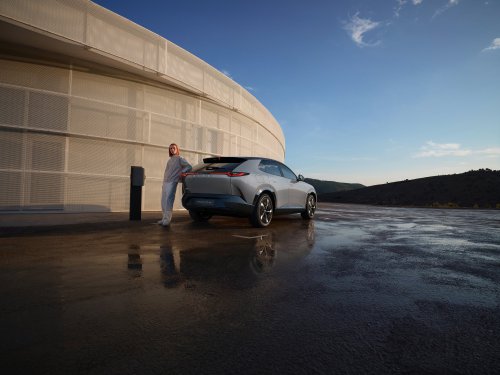 Mazda CX-6e – global EZ-60 is EV-only with 190 PS, 484 km WLTP range, 195 kW DC fast charging
