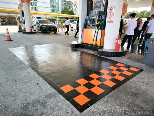 BHPetromart new look and eNak ready-to-eat kiosk launched – coffee and pastries for your pit stop