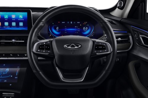 Chery Tiggo 8 launched in Malaysia – non-Pro base variant comes with Tiggo 7’s 1.6T, different rear/interior