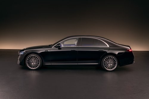 2026 Mercedes-Benz S-Class facelift – W223 gains MBUX Superscreen, flat-plane V8, trick suspension