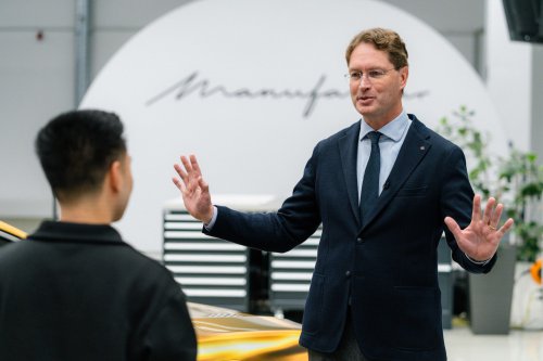 2026 Mercedes-Benz S-Class facelift teased – W223 with “i-damping”, flat-plane V8, Level 4 autonomy